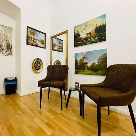 Direct City Center-Privat Rooms-5 Minutes Mariahilferstrasse Viena Exterior foto