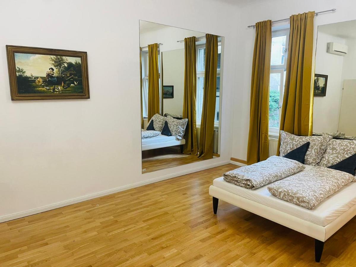 Direct City Center-Privat Rooms-5 Minutes Mariahilferstrasse Viena Exterior foto